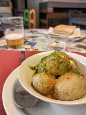 Papas arrugadas con mojos canarios